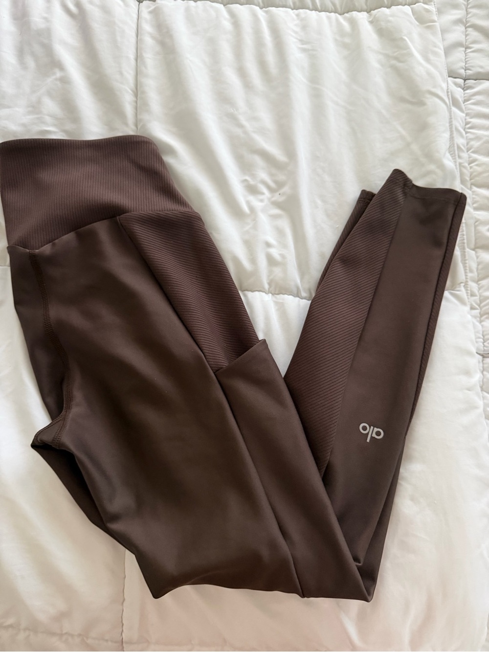ALO Yoga Ribbed High-Waist Leggings in espresso